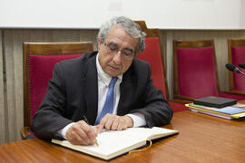José Ángel Narváez tras la clausura del 50 Aniversario de la Facultad de Económicas. Facultad de Ciencias Económicas y Empresariales. Marzo de 2016