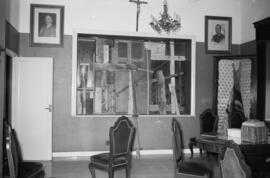 Ventana rota en un despacho de la Casa Sindical como consecuencia del temporal de viento. Málaga. Enero de 1963