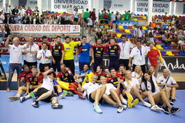 Jugadores celebran su victoria. Partido Corea del Sur - Rumanía. Categoría masculina. Campeonato del Mundo Universitario de Balonmano. Antequera. Julio de 2016