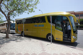 Autobuses. Salida desde el Campus de El Ejido. Aventura Amazonia Marbella. Olimpiada Española de Economía, Fase Nacional. Calle Miguel Bueno Lara. Málaga. Junio de 2015