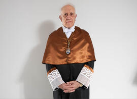 Retrato previo a la investidura como Doctor "Honoris Causa" de D. Javier Aracil Santonja por la Escuela Técnica Superior de Ingeniería Industrial de la Universidad de Málaga. Rectorado. Diciembre de 2013