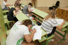 Examen en el aula Magna de la Facultad de Económicas y Empresariales. Olimpiada Española de Economía, Fase Nacional. Málaga. Junio de 2015