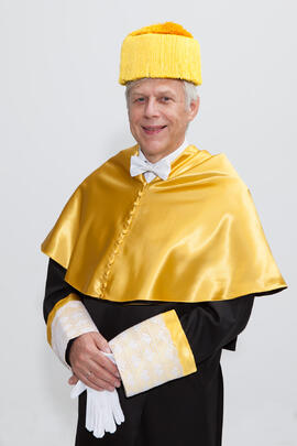 Retrato de Edmund Neugebauer previo a su investidura como Doctor "Honoris Causa" por la Facultad de Medicina de la Universidad de Málaga. Edificio del Rectorado. Noviembre de 2016