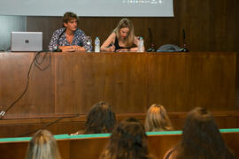 María Jesús Fernández presenta la conferencia de Xavi Martínez "Radio musical y talent show en televisión" del curso "Periodismo y comunicación". Cursos de Verano de la Universidad de Málaga. Ronda. Julio de 2018