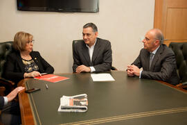 Firma de convenio entre la UMA y el Diario Sur para la difusión del Archivo Fotográfico Histórico UMA sobre la Semana Santa malagueña. Edificio del Rectorado. Febrero de 2014