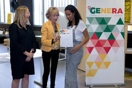 Entrega de diploma. Clausura del programa "Genera". Edificio "The Green Ray". Junio de 2019