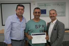 Entrega de diploma. Curso "Patrimonio y Turismo Cultural". Cursos de Verano de la Universidad de Málaga. Vélez Málaga. Julio de 2018