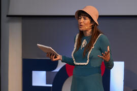 Raquel Haro. Dialogando sobre "cómo convertir tus dramas en una bonita historia". Facultad de Psicología y Logopedia de la Universidad de Málaga. Febrero de 2022
