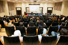 Turno de preguntas en el coloquio "Dialogando para desmontar mitos sobre nutrición". Facultad de Medicina. Marzo de 2017