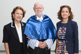 Retrato de Antonio Luque y familia previo a su investidura como Doctor "Honoris Causa" por la Facultad de Ciencias de la Universidad de Málaga. Edificio del Rectorado. Octubre de 2016