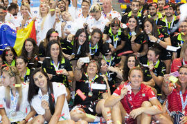 Celebración tras la ceremonia de clausura del Campeonato del Mundo Universitario de Balonmano. Antequera. Julio de 2016