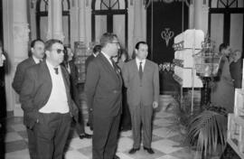 Autoridades en el Salón de los Espejos del Ayuntamiento de Málaga con motivo del concurso de canaricultura. Enero de 1963