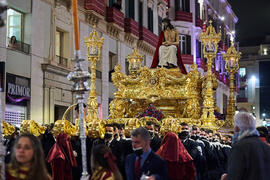 Trono del Santo Cristo Coronado de Espinas. Estación de Penitencia de la Hermandad de los Estudiantes. Málaga. Abril de 2022