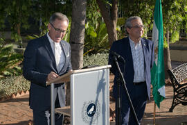 Miguel Porras y José Ángel Narváez. Homenaje al personal que cumple 25 años de servicio en la UMA o jubilado. Jardín Botánico. Junio 2017