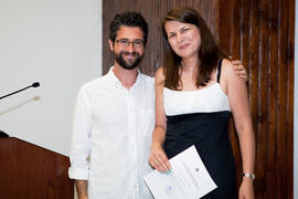 José Manuel Rodríguez con una alumna en su graduación. Centro Internacional de Español. Julio de 2014