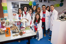Estand de la Facultad de Ciencias. Jornadas de Puertas Abiertas de la Universidad de Málaga. Complejo Polideportivo Universitario. Abril de 2016