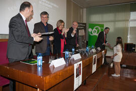 Entrega de premios a los alumnos ganadores de la VIII Olimpiada Local de Economía. Facultad de Ciencias Económicas y Empresariales. Febrero de 2016