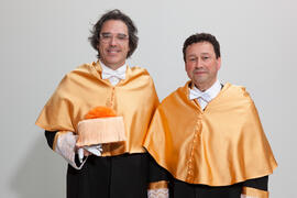 Retrato de Enrique Navarro Jurado y Manuel Molina Lozano antes de su investidura como Doctor "Honoris Causa" por la Facultad de Turismo de la Universidad de Málaga. Rectorado. Abril 2016