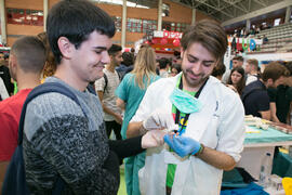 Estand de la Facultad de Medicina. Jornadas de Puertas Abiertas de la Universidad de Málaga. Complejo Polideportivo Universitario. Abril de 2018