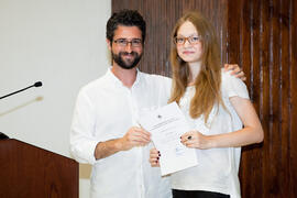 José Manuel Rodríguez con una alumna en su graduación. Centro Internacional de Español. Julio de 2014