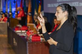 Intérprete de signos. Investidura de Emilia Casas Baamonde como Doctora "Honoris Causa" por la Facultad de Derecho de la Universidad de Málaga. Paraninfo. Noviembre de 2022