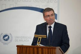 Homenaje a los jubilados y al personal que cumple 25 años de servicio en la Universidad de Málaga. Paraninfo. Octubre de 2012