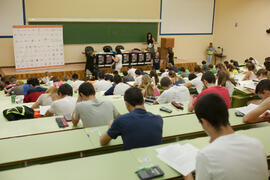 Examen en el aula Magna de la Facultad de Económicas y Empresariales. Olimpiada Española de Economía, Fase Nacional. Málaga. Junio de 2015