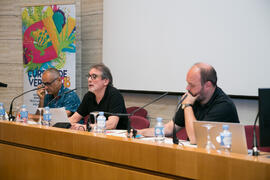 Santi Carrillo presenta la conferencia de Niño de Elche. Curso "Tres generaciones de la música Pop española". Cursos de Verano de la Universidad de Málaga. Málaga. Julio de 2018