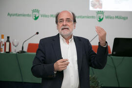 Ramón Estruch Riba. Curso "El aceite de oliva, salud, cultura y riqueza de los pueblos mediterráneos". Cursos de Verano de la Universidad de Málaga. Vélez Málaga. Julio de 2018