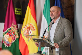 Eugenio José Luque. Inauguración del mural de Ángel Idígoras en la Facultad de Ciencias Económicas y Empresariales de la Universidad de Málaga. Campus de El Ejido. Junio de 2022