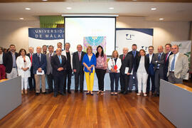 Foto de grupo tras la presentación de la XIV edición de los Cursos de Verano de la Universidad de Málaga. Rectorado. Mayo 2015