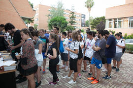 Llegada de alumnado. Examen en el aula Magna de la Facultad de Económicas y Empresariales. Olimpiada Española de Economía, Fase Nacional. Málaga. Junio de 2015