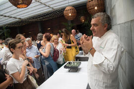 Showcooking en patio del Hotel Molina Larios. Curso "Ciencia y gastronomía. Desmontando leyendas urbanas". Cursos de Verano de la Universidad de Málaga. Málaga. Julio de 2019