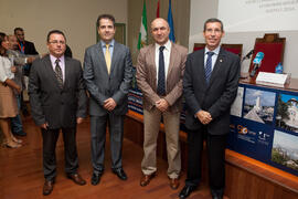 Foto de grupo previa a la sesión inaugural del XVIII Congreso de ASEPELT. Facultad de Ciencias Económicas y Empresariales. Octubre de 2014