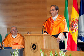 Investidura como Doctor "Honoris Causa" de D. José Manuel González Páramo por la Universidad de Málaga. Rectorado. Junio de 2011