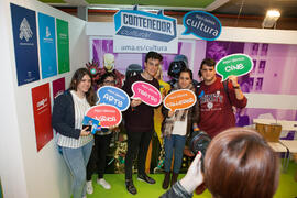 Estand del Contenedor Cultural. Jornadas de Puertas Abiertas de la Universidad de Málaga. Complejo Polideportivo Universitario. Abril de 2016