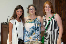 Montserrat Pons con alumnas en su graduación. Centro Internacional de Español. Agosto de 2014