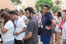 Llegada de alumnado. Examen en el aula Magna de la Facultad de Económicas y Empresariales. Olimpiada Española de Economía, Fase Nacional. Málaga. Junio de 2015