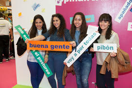 Alumnas en las Jornadas de Puertas Abiertas de la Universidad de Málaga. Complejo Polideportivo Universitario. Abril de 2016