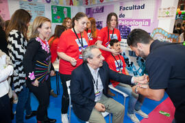 Estand de la Facultad de Psicología. Jornadas de Puertas Abiertas de la Universidad de Málaga. Complejo Polideportivo Universitario. Abril de 2016