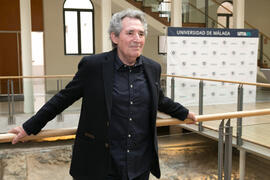 Miguel Ríos momentos previos a su conferencia "La música como testimonio de la Transición" del ciclo "Historia, documentos y sociedad". Edificio del Rectorado. Abril de 2019