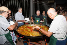 Paella para la fiesta de bienvenida a los alumnos de intercambio internacional de la Universidad de Málaga. Jardín botánico. Octubre de 2016