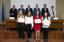Entrega de diplomas acreditativos. Primer encuentro "10Graduadxs10". Facultad de Ciencias Económicas y Empresariales. Octubre de 2017