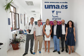 Foto de grupo tras la graduación de alumnos del CIE-UMA el Día del Español. Centro Internacional de Español de la Universidad de Málaga. Junio de 2016