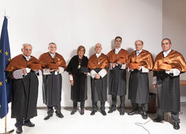 Fotografía de grupo previa a la investidura como Doctor "Honoris Causa" de D. Javier Aracil Santonja por la Escuela Técnica Superior de Ingeniería Industrial de la Universidad de Málaga. Rectorado. Diciembre de 2013