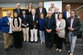 Foto de grupo tras el homenaje a Pablo García Baena y Antonio Garrido. Biblioteca General. Octubre de 2018