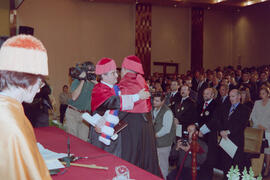 Investidura como Doctor "Honoris Causa" de D. Eduardo García de Enterría por la Universidad de Málaga. Paraninfo. Abril de 1999