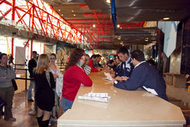 Entrega de acreditaciones y documentación. 3º Congreso Internacional de Actividad Físico-Deportiva para Mayores de la Universidad de Málaga. Palacio de Ferias y Congresos de Málaga. Marzo de 2009