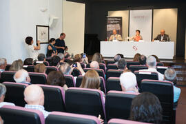 Diego Rodríguez presenta a Magdalena Álvarez. IV Tribuna Ateneo UMA. Ateneo de Málaga. Junio de 2015