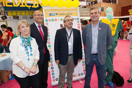 Photocall en el estand de la Facultad de Medicina. Jornadas de Puertas Abiertas de la Universidad de Málaga. Complejo Polideportivo Universitario. Abril de 2016